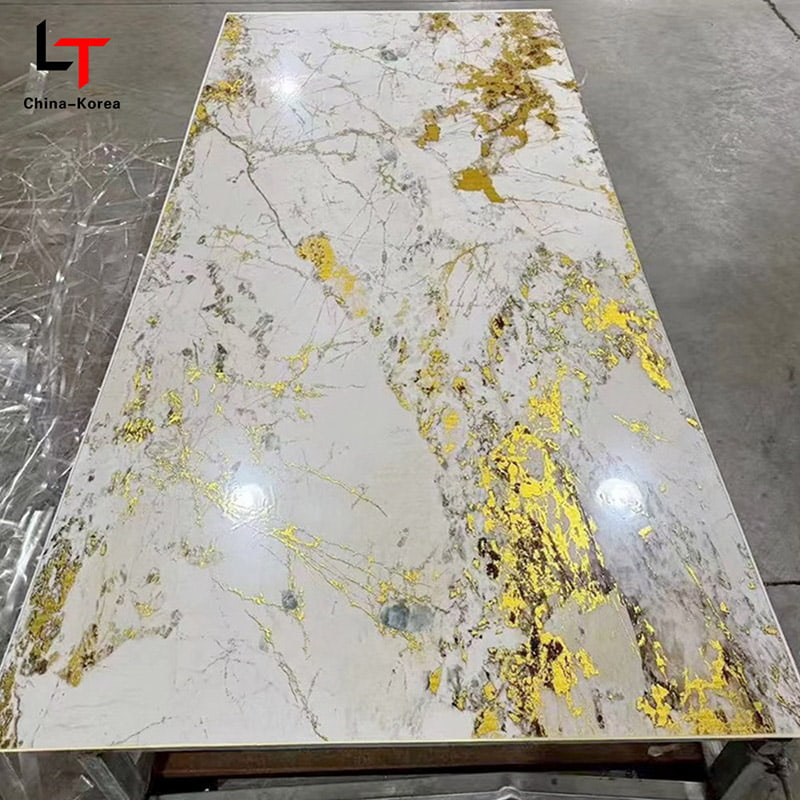 لوح مقاوم للماء 1220 × 2440 مم 3 مم PVC UV لتزيين ألواح الجدران الداخلية مع لمسة نهائية شديدة اللمعان لديكور تصميم المكاتب المنزلية