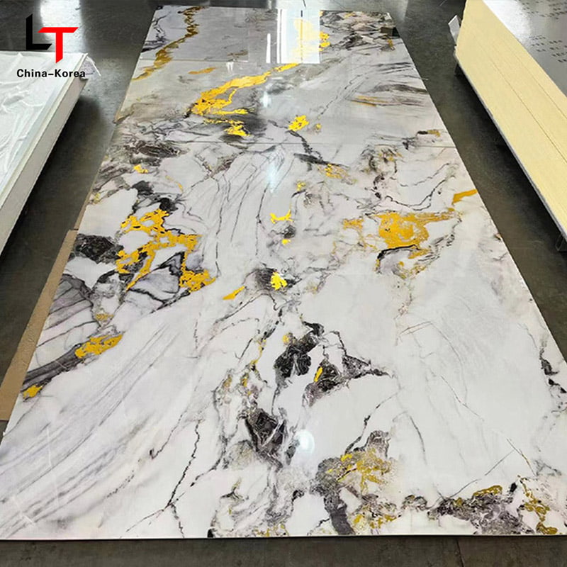 لوح مقاوم للماء 1220 × 2440 مم 3 مم PVC UV لتزيين ألواح الجدران الداخلية مع لمسة نهائية شديدة اللمعان لديكور تصميم المكاتب المنزلية