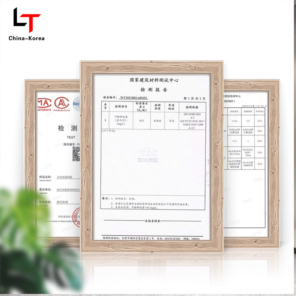 1220 × 2440 مم ألواح حائط مزخرفة بقشرة خشب PVC صديقة للبيئة لتكسية الجدران الداخلية مقاومة للماء ومقاومة للخدش وسهلة التركيب