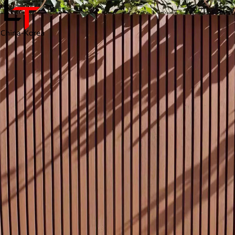 نسيج الخشب والنمط الأسود الخارجي شريحة الجدار الكسوة ديكور المنزل الخارجي انحياز WPC لوحات الحائط الخارجية المخددة