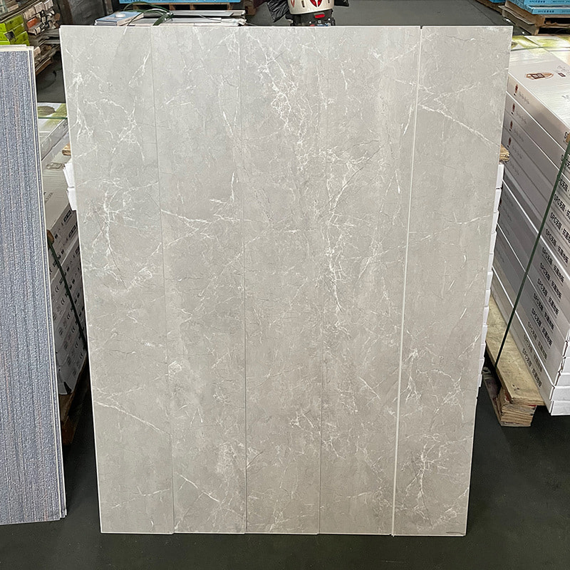 رخام أبيض وأسود خشبي الحبوب جامدة التعشيق الأساسية انقر فوق قفل الفينيل الأرضيات الخشبية Piso PVC الداخلية انقر Piso SPC الأرضيات